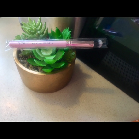 Elizabeth Mott All Over Shadow Brush - Picture 2 of 4